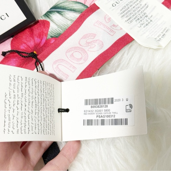 Gucci Floral Hawaiian Gucci Soul Twill Silk Scarf with Gucci Gift Box - Picture 10 of 15